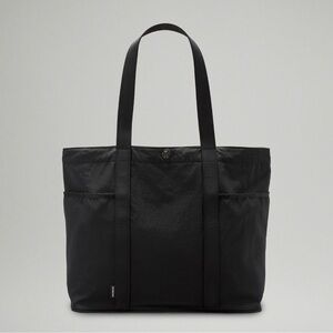 Lululemon Daily Multi Pocket Tote 20L
